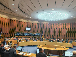 Predizborna oluja sve jača