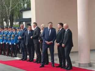 Zvaničnici Srpske stigli u Beograd na sastanak sa Vučićem