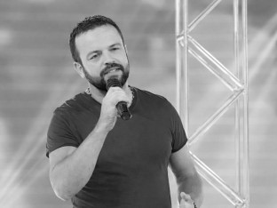 Preminuo pjevač Saša Katančić