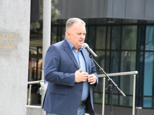 Градишка добила статуу Николе Тесле: Вијек од прве сијалице у граду на Сави