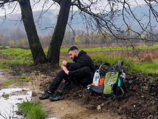 Божидар на корак до Хиландара након пјешачења 1.100 км од Челинца (ВИДЕО)