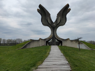 Prvo obilježavanje Dana sjećanja na Jasenovac u Skupštini Crne Gore: Kulturni program i oštre reakcije
