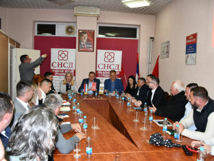 Vrh SNSD u Gradišci: Sinergija lokalne i republičke vlasti za razvoj i nove investicije