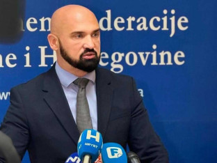 Pretres u kabinetu Rame Isaka, policija "češlja" i računare