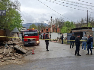 Porušene garaže u sjevernom dijelu Kosovske Mitrovici čiji su vlasnici Srbi