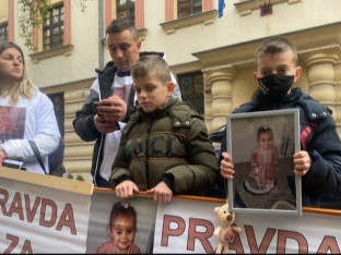 Породица дјевојчице