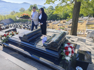 Položeni vijenci na grob Branislava Garića