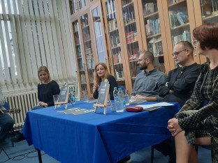 „Beskrajna praznina“ se liječi stihom