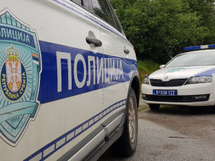 Užas u školi u Sjenici! Đak donio pištolj na čas
