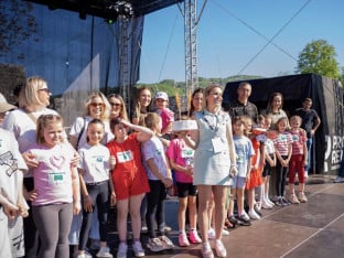 “Крофна за осмијех” у хуманој мисији: Прикупљено више од 3.000 КМ за лијечење Тодора и Маше