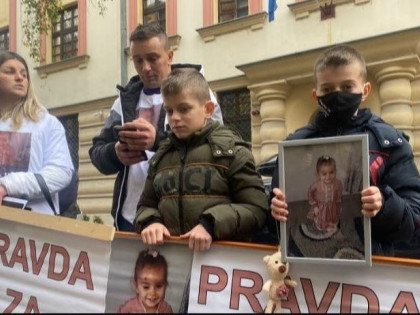 Породица дјевојчице