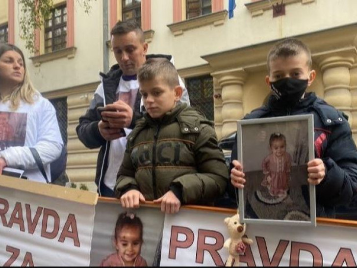 Породица дјевојчице