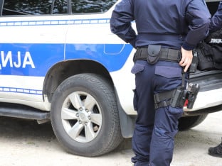 Automobilom udarila tinejdžera, pa pobjegla
