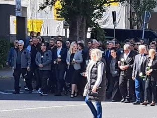 Мирном шетњом обиљежено 34 године од злочина у Добровољачкој улици