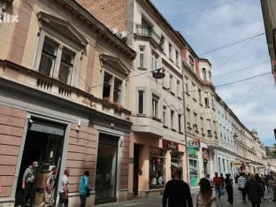 Obrušila se fasada u centru Sarajeva, povrijeđen pješak
