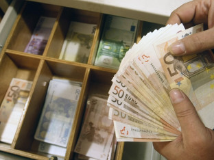 Građani plaćaju ceh zbog sporih institucija