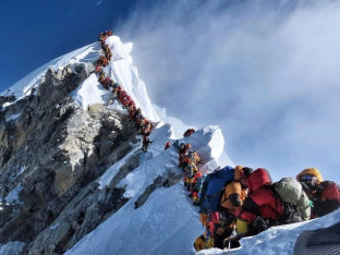 Otvorena sezona penjanja na Everest uprkos opasnom ledu