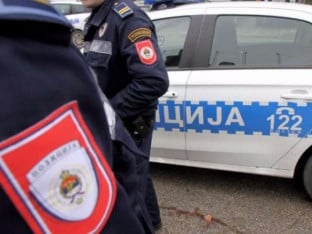 Vrijeđali i napadali policiju: Uhapšene tri osobe u Doboju