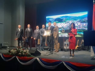 Минићу Повеља општине Фоча, Кошарац почасни грађанин