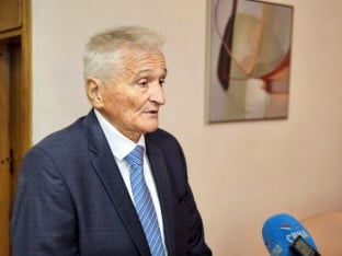 Špirić stihovima "ispratio" Šmita