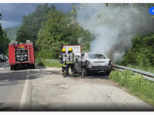 Muškarac se polio benzinom u automobilu i zapalio