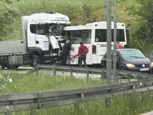 Detalji tragedije kod Mrkonjić Grada: Poginuo vozač autobusa, 10 osoba povrijeđeno