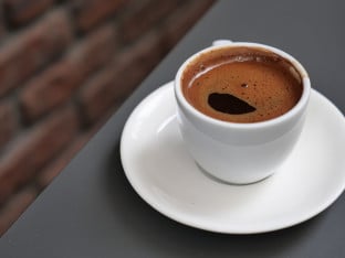 Како свакодневно испијање кафе утиче на развој деменције?