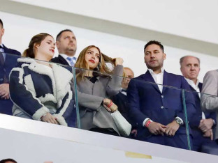 Atina i Nika ukrale pažnju u loži: Sa ocem bodrile Zvezdu do trofeja