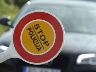 Vozač odbio test na drogu, kod suvozača pronađena marihuna i spid