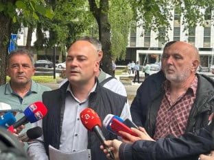 Мјештани Петрова стигли у Бањалуку: Нећемо дозволити истраживања по цијену хапшења