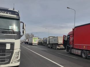 Prevoznici odahnuli: Velike ogromne nakon otvaranja prelaza u Granici