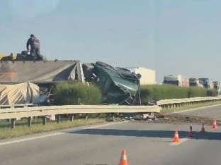 Sudar na autoputu za Novi Sad, snimci iz vazduha pokazuju užas