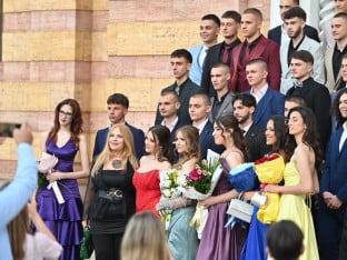 Матуранти бањалучке Електротехничке школе уљепшали улице највећег града Српске (ФОТО)