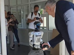 Festival nauke: Kako je izgledao susret premijera i robota (VIDEO)
