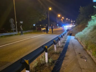 Sudar u Tunjicama: Automobil sletio u kanal, stvorene velike gužve