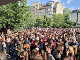 Suspendovani nastavnici Jovine gimnazije: Protest podrške u Novom Sadu