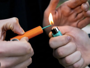 Povrijeđena djevojka zbog pirotehničkih sredstava, uhapšena tri lica