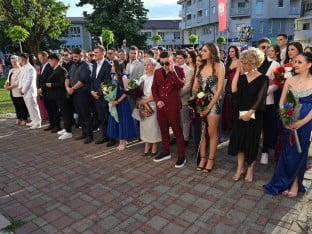 Испраћена 62. генерација србачких матураната, од јесени и смјер медицински техничар