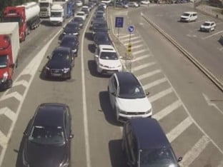 Kолоне возила чекају на улазу у БиХ