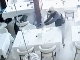 UZNEMIRUJUĆE: Kamere snimile pucnjavu u restoranu na Novom Beogradu