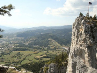 Muškarac pao u provaliju sa Crvenih stijena i poginuo