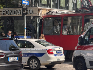 Užas u Beogradu: Tramvaj izletio iz šina i udario u izlog, više povrijeđenih