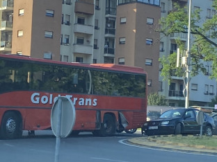 Sudar autobusa i automobila na Starčevici
