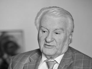 Preminuo Dragoljub Mićunović