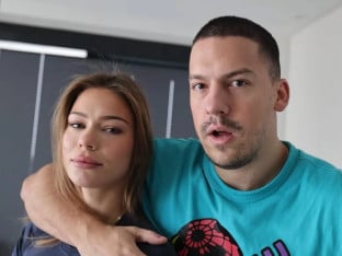 Baka Prase djevojku časti novim silikonima
