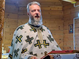 Отац Предраг упозорио вјернике: Ово никако не радите док чекате да цјеливате појас Пресвете Богородице!