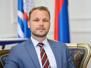 Stanivuković: Povećanje izdvajanja za nezaposlene majke sa četvoro i više djece  nije dovoljno