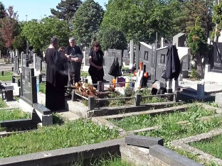 "Grobovi ne mogu da se zaborave“: Obilježene Duhovske zadušnice u Prištini