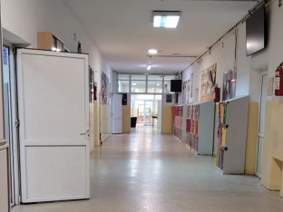 Evakuisano više škola u Beogradu zbog dojava o postavljenim bombama
