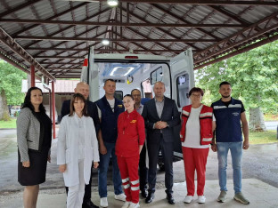 Дому здравља испоручено ново санитетско возило вриједно 104.000 КМ